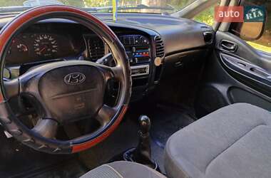 Грузопассажирский фургон Hyundai H-1 2000 в 