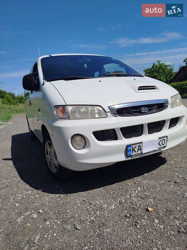 Hyundai H-1 2004