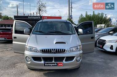 Минивэн Hyundai H-1 2006 в 