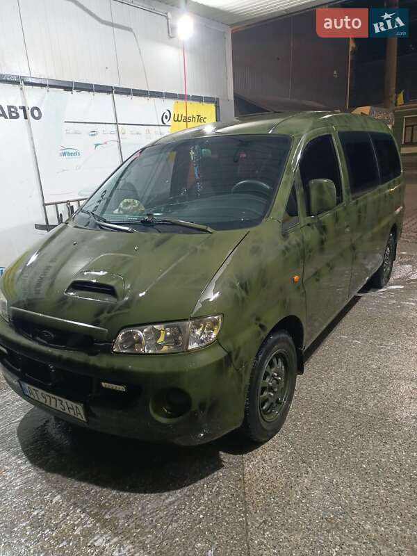 Hyundai H-1 2001