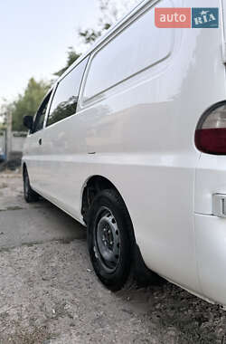 Грузовой фургон Hyundai H-1 2005 в 