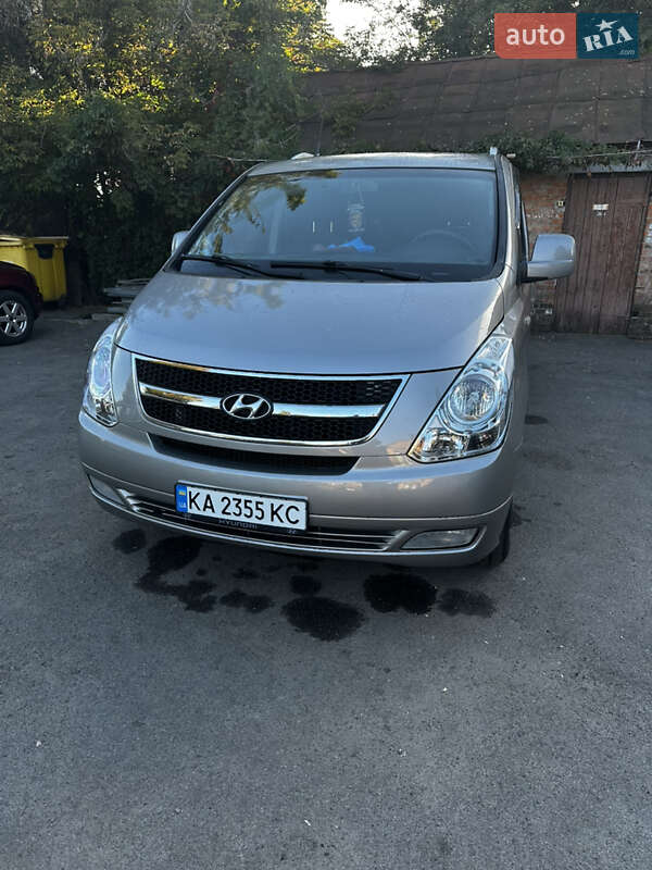 Минивэн Hyundai H-1 2012 в 