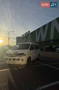 Минивэн Hyundai H-1 2006 в 