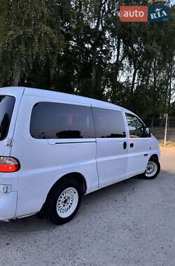 Минивэн Hyundai H-1 2006 в 