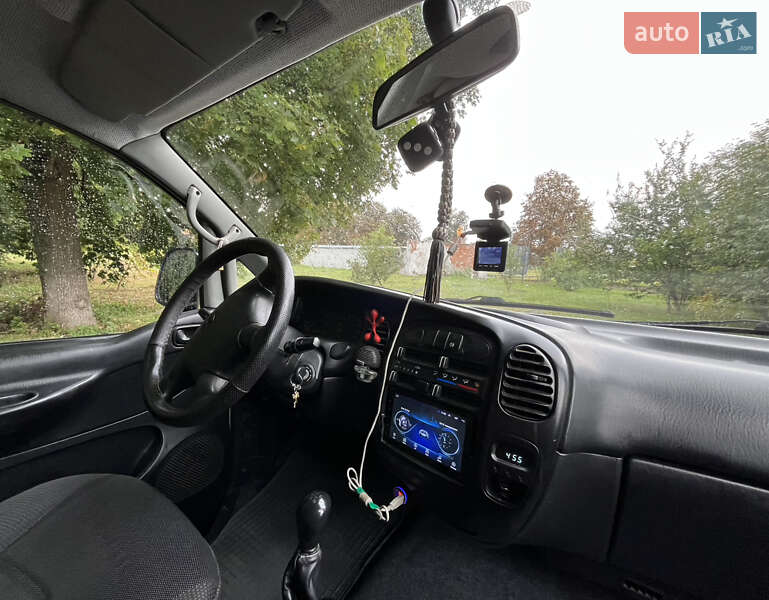 Мінівен Hyundai H-1 2004 в Конотопі
