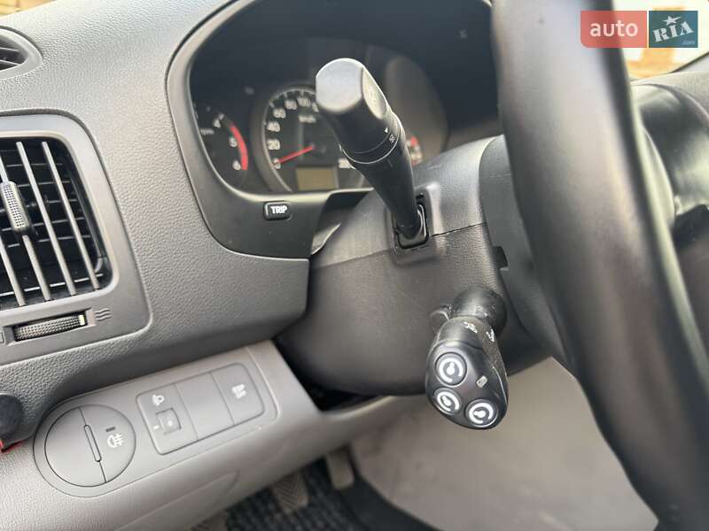 Мінівен Hyundai H-1 2011 в Ковелі