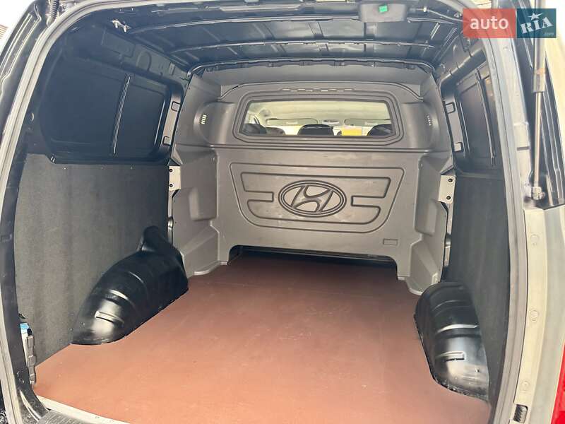 Мінівен Hyundai H-1 2011 в Ковелі