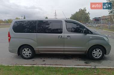 Минивэн Hyundai H-1 2010 в 