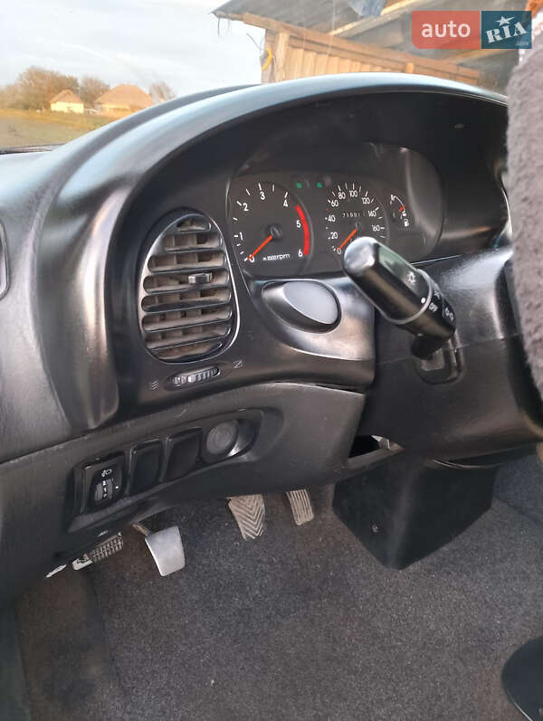 Грузовой фургон Hyundai H-1 2003 в Черновцах