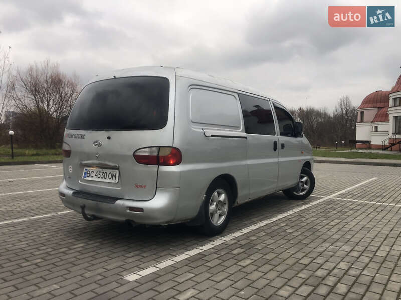 Грузопассажирский фургон Hyundai H-1 2004 в Львове