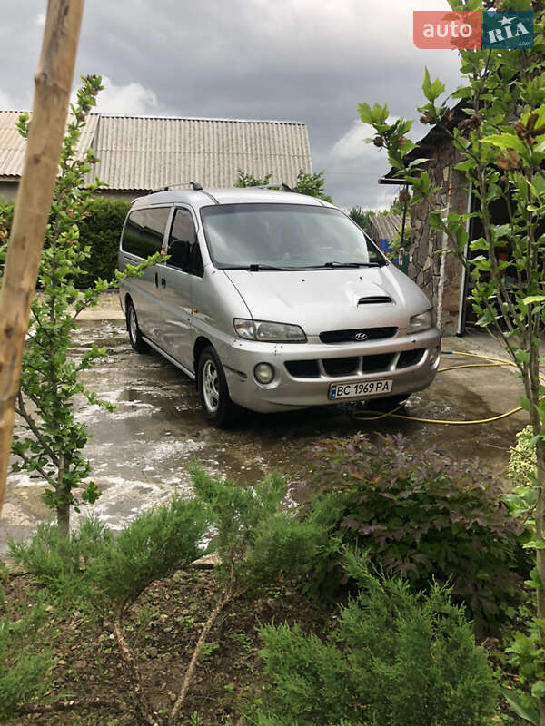 Минивэн Hyundai H-1 2000 в Стрые