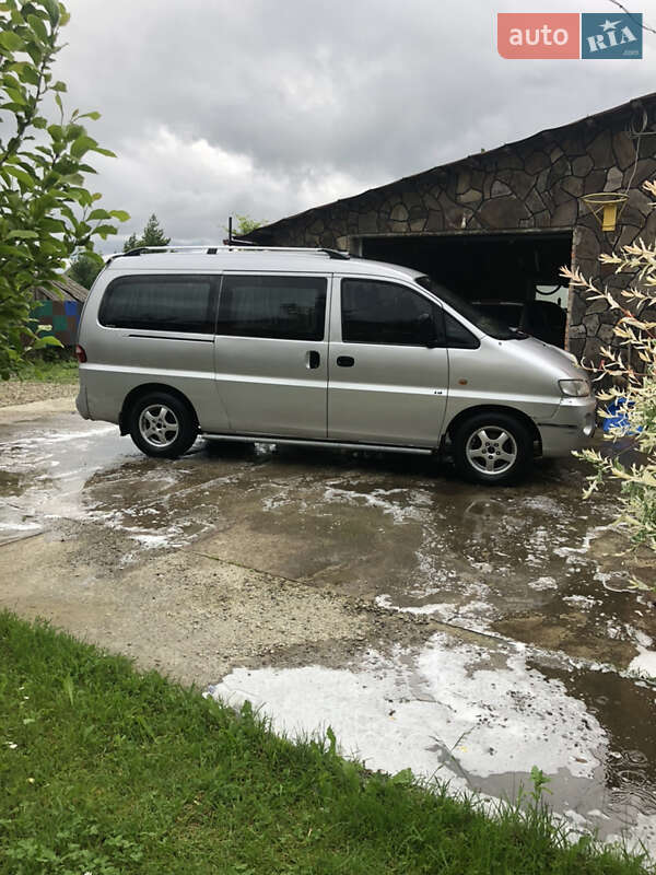 Минивэн Hyundai H-1 2000 в Стрые