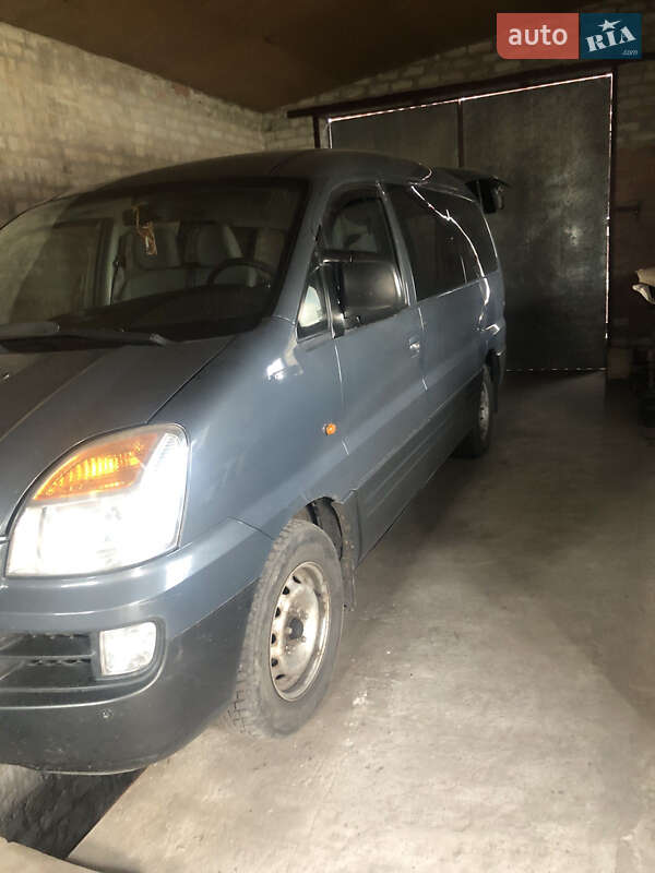 Мінівен Hyundai H-1 2005 в Синельниковому фото 2 Мінівен Hyundai H-1 2005 в Синельниковому