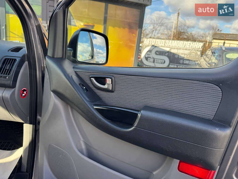Мінівен Hyundai H-1 2011 в Стрию
