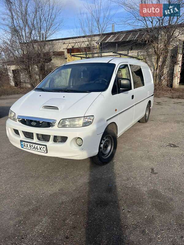 Hyundai H-1 2004
