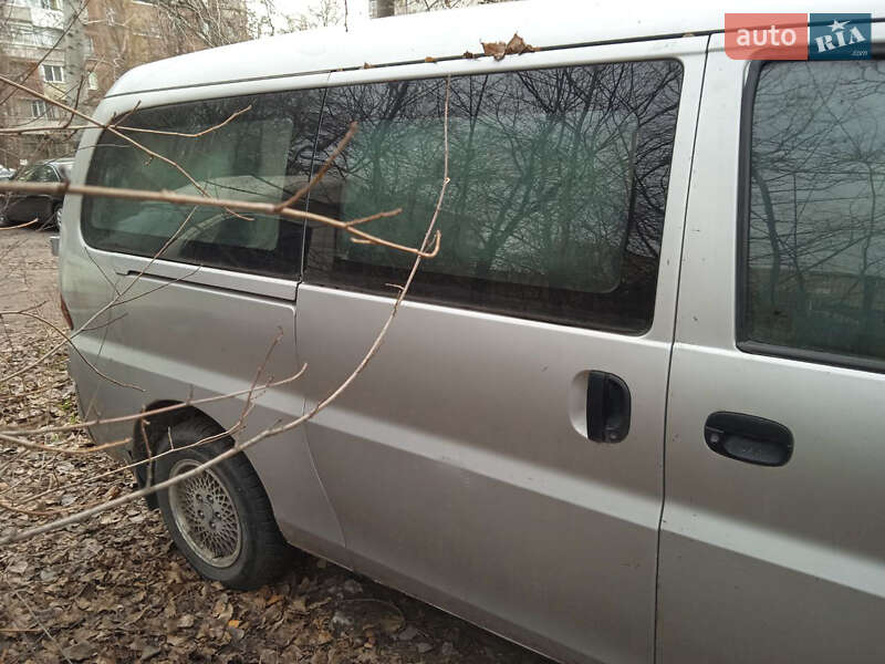 Мінівен Hyundai H-1 2000 в Дніпрі