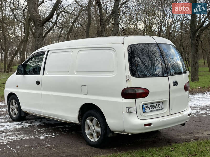Вантажний фургон Hyundai H-1 2000 в Одесі