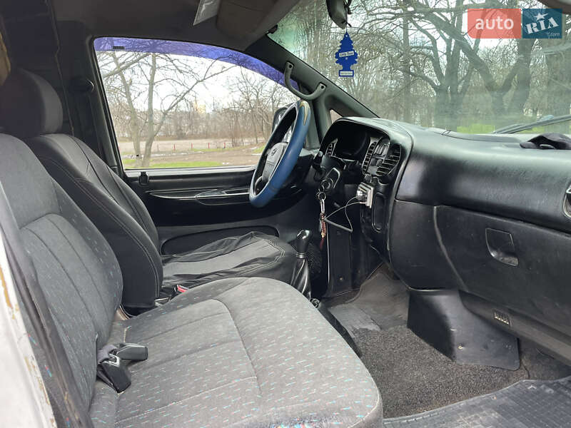 Вантажний фургон Hyundai H-1 2000 в Одесі