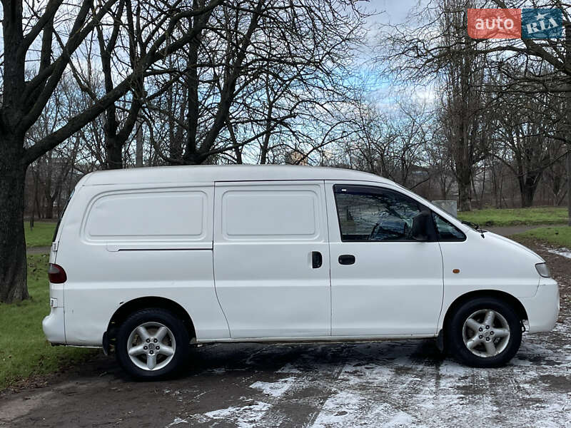 Вантажний фургон Hyundai H-1 2000 в Одесі