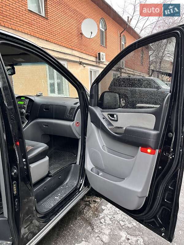 Минивэн Hyundai H-1 2012 в Киеве