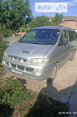 Вантажопасажирський фургон Hyundai H 200 1998 в Новоселиці