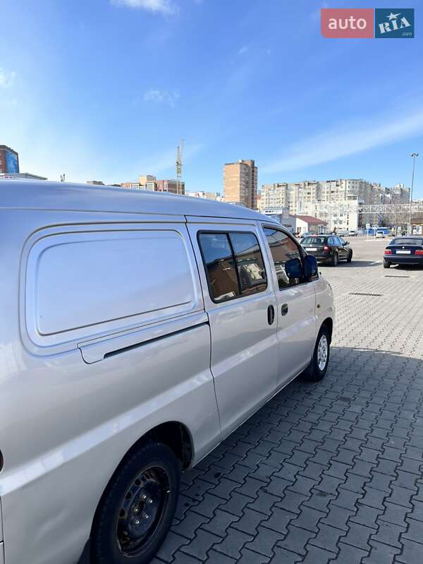 Грузопассажирский фургон Hyundai H 200 2000 в Одессе фото 4 Грузопассажирский фургон Hyundai H 200 2000 в Одессе