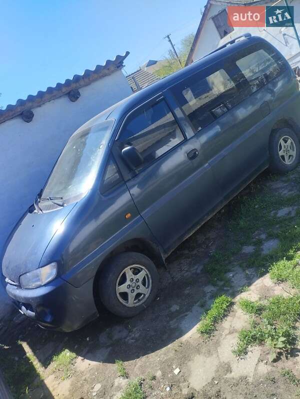 Мінівен Hyundai H 200 1998 в 
