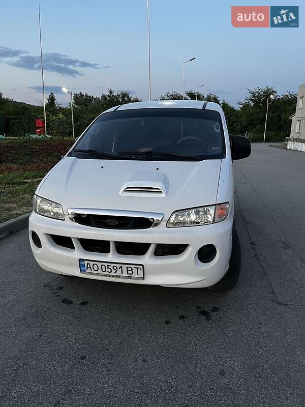 Минивэн Hyundai H 200 2002 в Берегово