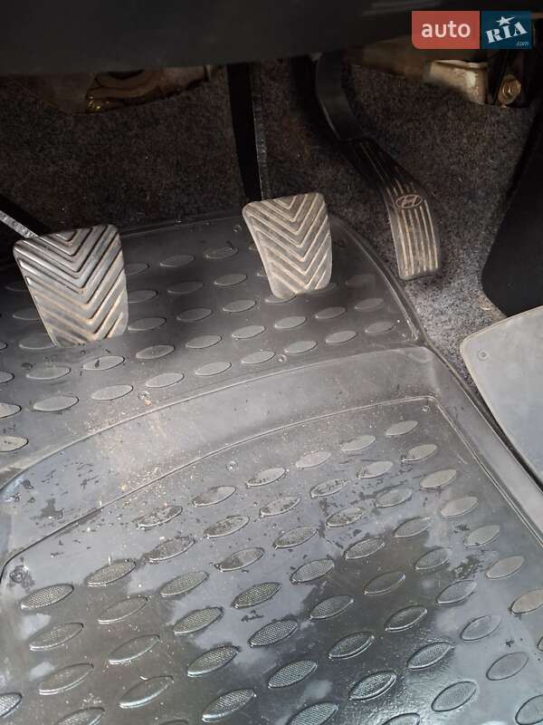 Грузовой фургон Hyundai H 200 2006 в Пятихатках