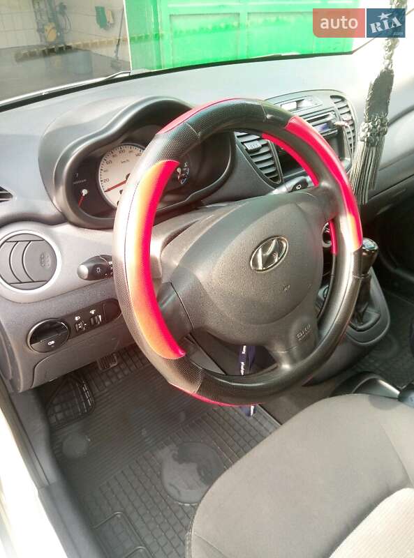 Хэтчбек Hyundai i10 2008 в Долинской