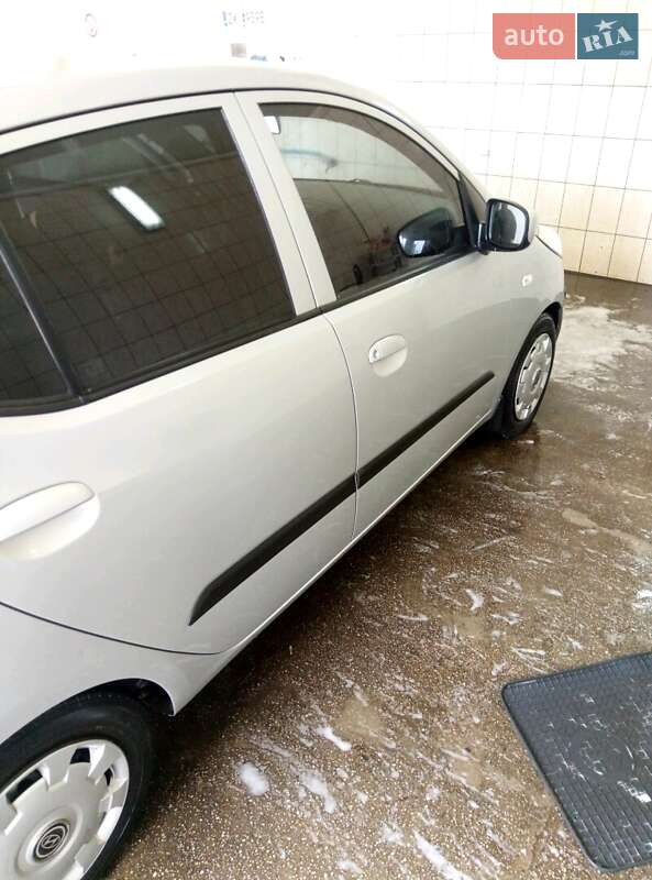 Хэтчбек Hyundai i10 2008 в Долинской