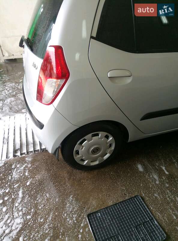 Хэтчбек Hyundai i10 2008 в Долинской