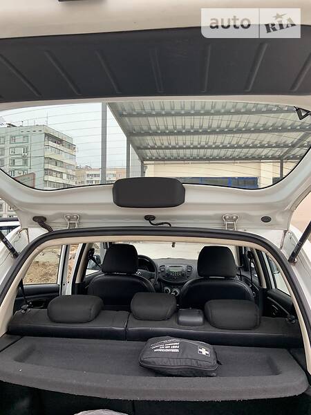 Хетчбек Hyundai i10 2012 в Запоріжжі