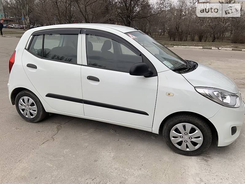 Хетчбек Hyundai i10 2012 в Запоріжжі