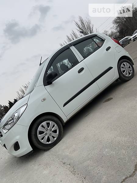 Хетчбек Hyundai i10 2012 в Запоріжжі