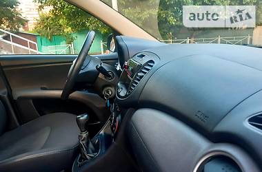 Хетчбек Hyundai i10 2012 в 