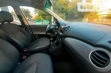 Хетчбек Hyundai i10 2012 в 