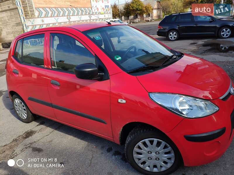 Хэтчбек Hyundai i10 2010 в Черняхове