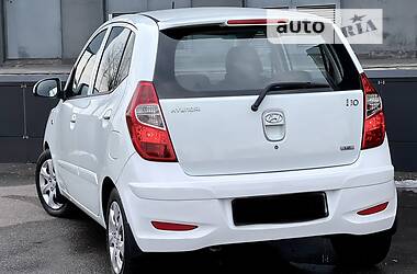 Хэтчбек Hyundai i10 2012 в 