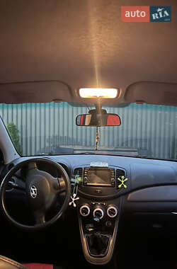 Хэтчбек Hyundai i10 2010 в Рахове