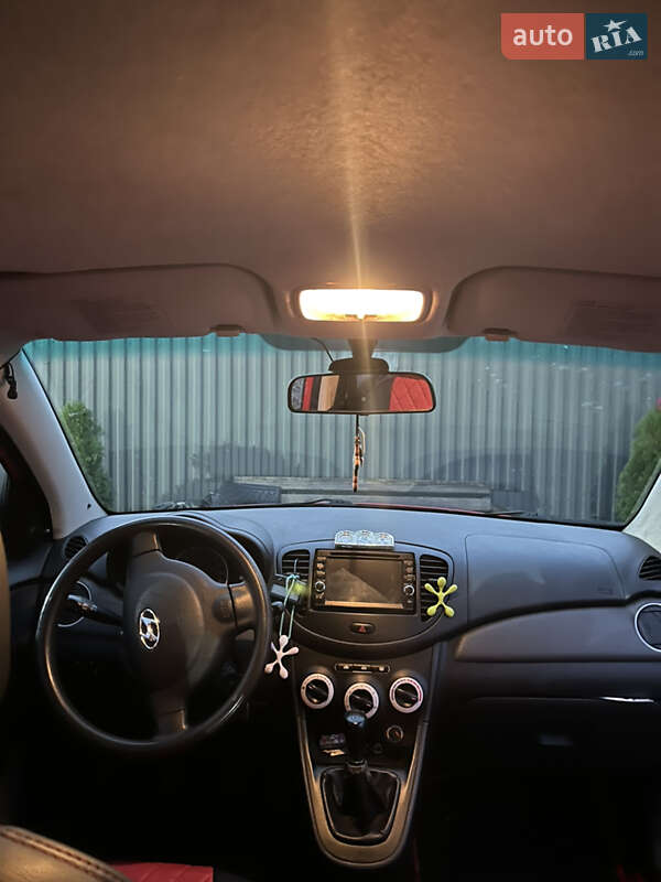 Хэтчбек Hyundai i10 2010 в Рахове