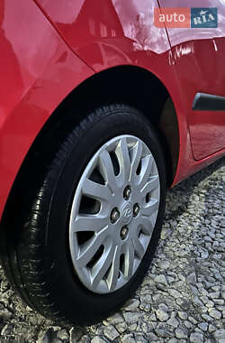 Хэтчбек Hyundai i10 2010 в Рахове