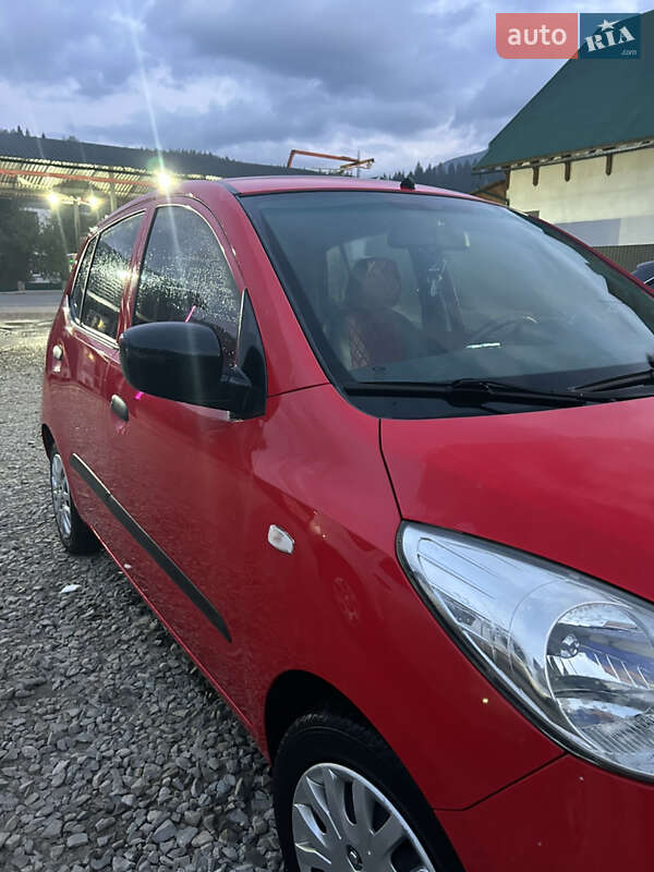 Хэтчбек Hyundai i10 2010 в Рахове