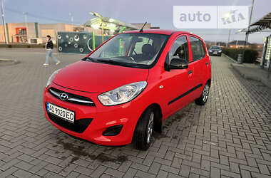 Хэтчбек Hyundai i10 2011 в Хусте