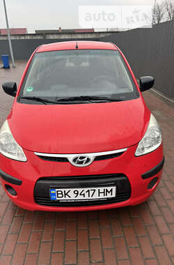 Хэтчбек Hyundai i10 2008 в Сарнах