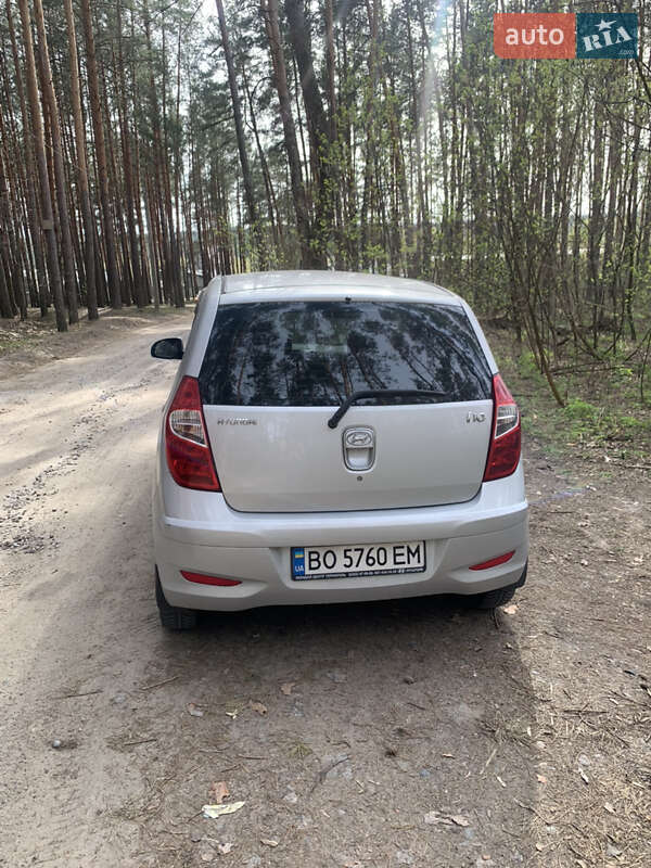 Хэтчбек Hyundai i10 2011 в Киеве