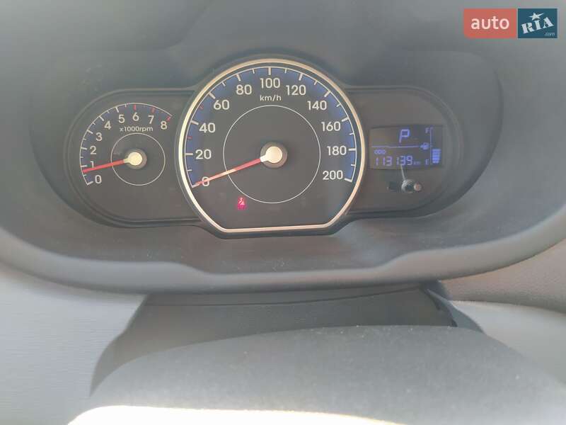 Хэтчбек Hyundai i10 2013 в Покровске