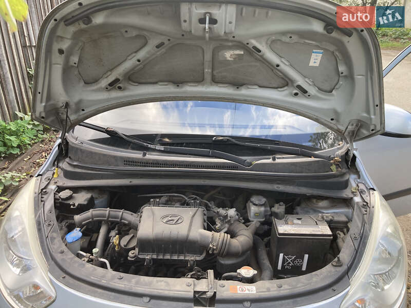Хетчбек Hyundai i10 2013 в Мукачевому