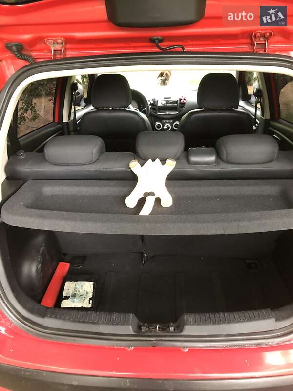 Хэтчбек Hyundai i10 2008 в Ватутино