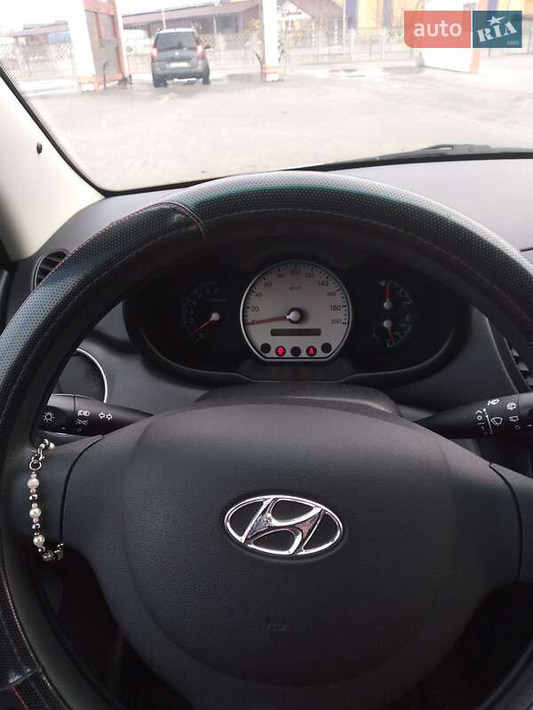 Хетчбек Hyundai i10 2009 в Чернівцях